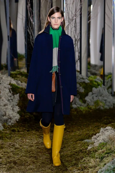 Look 10